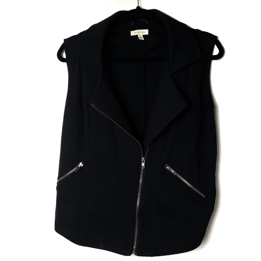 Silence & Noise medium zip up sleeveless vest top
